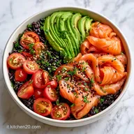 Insalata Riso Venere con Salmone e Pomodorini