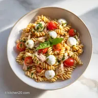 Pasta Fredda con Tonno Pomodorini e Mozzarella al Basilico