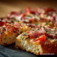 Pizza di pane la ricetta veloce e croccante con il pane raffermo