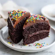 Torta di Compleanno al Cioccolato: Vellutata e Cremosa