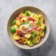 Ricetta con Tortellini Panna e Prosciutto per 4 Servings