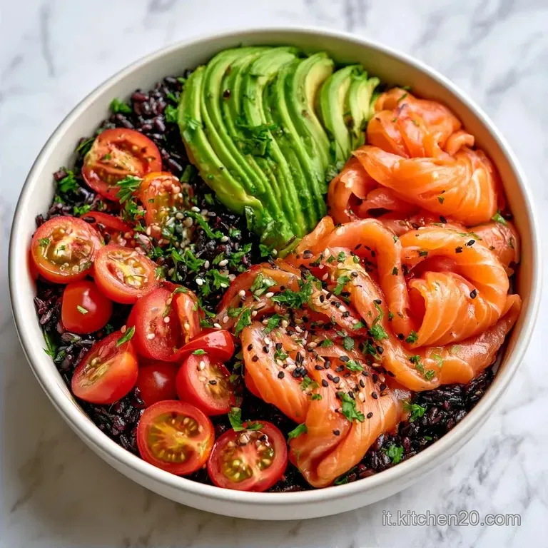 Insalata Riso Venere con Salmone e Pomodorini